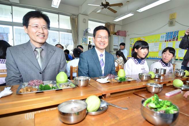 彰化縣長魏明谷公布營養午餐下學期要加碼補助。