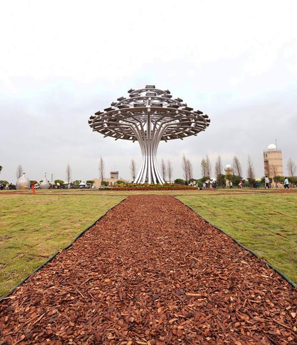 「生命樹」是全台首座太陽能板打造的光電樹