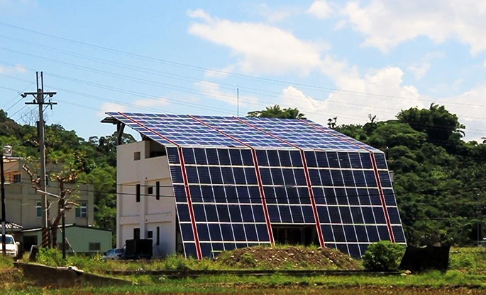 綠建築農舍用太陽能板打造屋頂、外牆
