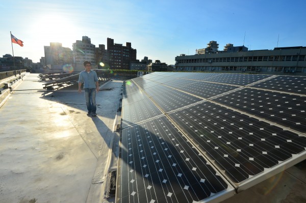 經濟部屋頂上的太陽能發電板