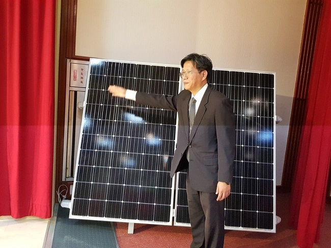 台北捷運與昱鼎能源科技開發公司合作，規畫於北投機廠屋頂打造北市最大太陽能發電廠，屋頂將鋪設1萬多片面積1.6平方公尺的太陽光電模組（太陽能板）。