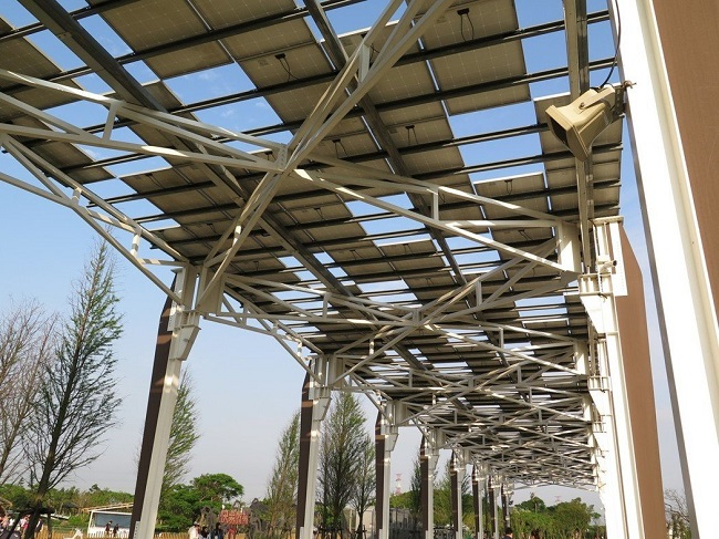 桃園農業博覽會園區太陽能發電設施仰視圖
