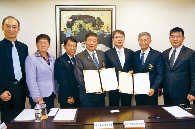 新北市綠色能源產業聯盟與泰國台灣商會聯合總會簽署合作備忘錄。