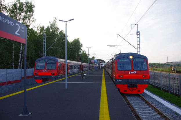 俄羅斯火車及鐵道(首圖來源：Flickr/Artem Svetlov CC BY 2.0 Russia's trains will soon get battery assistance.)
