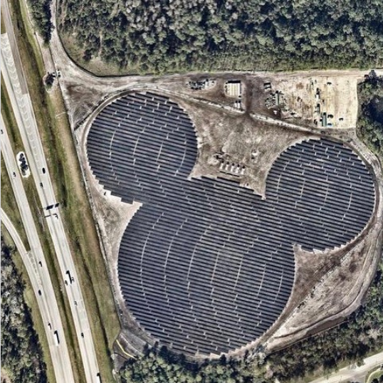 位於佛州迪士尼世界主題樂園艾波卡特的「米奇太陽能」，號稱地表最大的米奇圖案