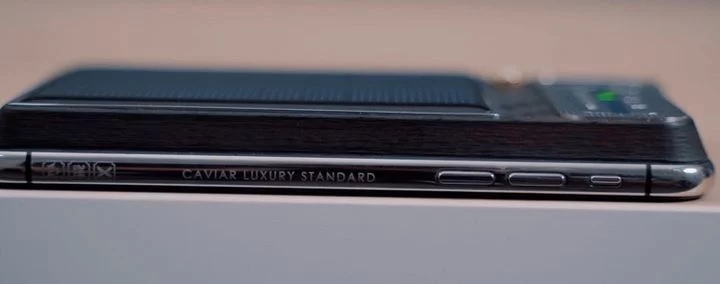 有太陽能充電背殼的自訂版 iPhone X-4