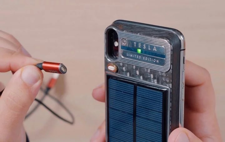 有太陽能充電背殼的自訂版 iPhone X-3
