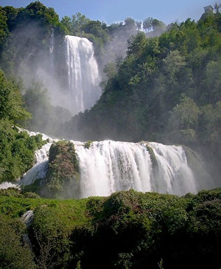 馬爾莫雷瀑布已有兩千多年的歷史。（維基百科）