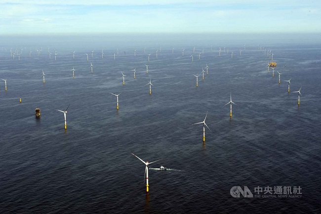 德國發展再生能源多年有成，碳排量在去年明顯下滑，圖為位於北海的離岸風場Nordsee One。（Nordsee One 提供）