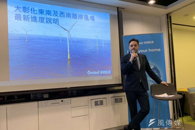 沃旭能源亞太區總裁暨台灣董事長柏森文（Matthias Bausenwein）說明大彰化離岸風場後的投資計畫。（尹俞歡攝）