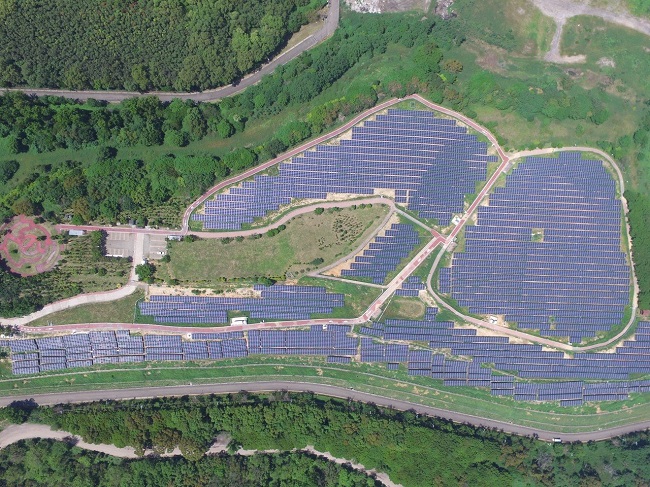 圖為台中文山掩埋場一二期6.2MW地面型太陽光電。圖／永鑫能源提供
