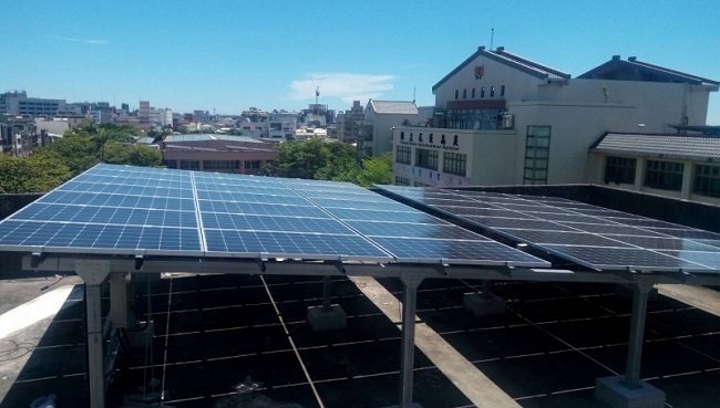 國立花蓮高農屋頂設置太陽能光電，效果不錯。（圖由花蓮高農提供）