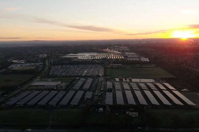 全英國最大的太陽能車棚
