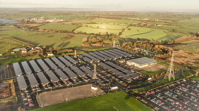 全英國最大的太陽能車棚