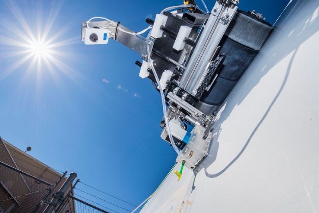 Sandia國家實驗室運用爬行機器人檢測潛藏在風力渦輪發電機葉片的瑕疵。Sandia國家實驗室