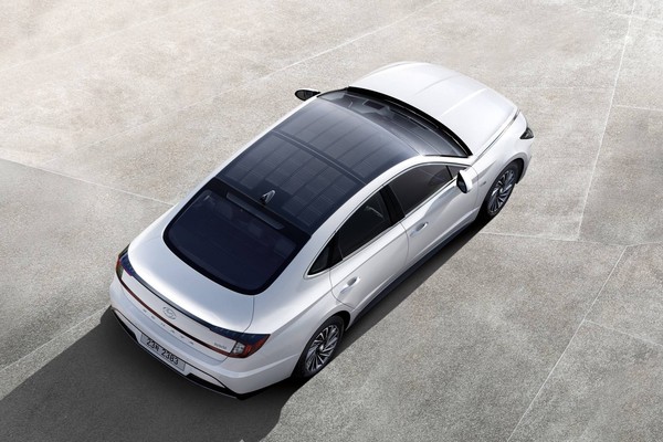 Hyundai表示未來將擴大太陽能車頂充電技術至一般內燃機車型。