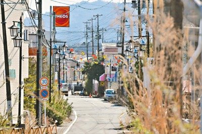 在許多人心中是核熔毀代名詞的日本福島縣，正試圖轉型為再生能源重鎮。2011年毀於核電廠熔毀的福島縣浪江町正寄望新氫燃料設施能扭轉局面，讓這座鬼城重獲新生。 圖／路透