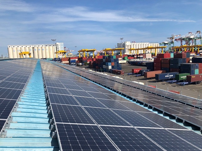 台灣港務公司預計未來七大國際商港整體太陽能年發電量將有望達約4,057萬度，相當55座大安森林公園的吸碳量。 圖／台灣港務公司提供
