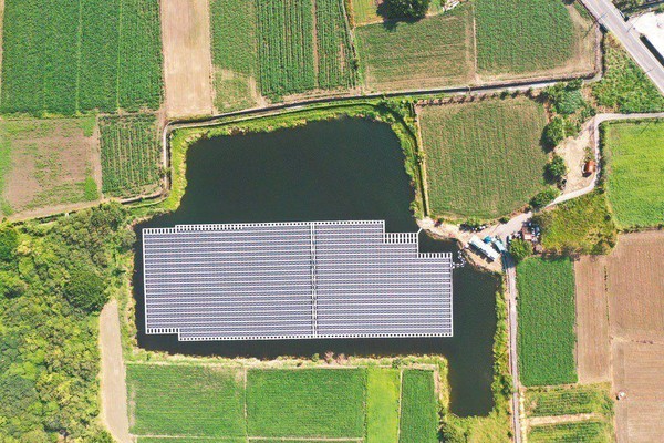 該水面型太陽能發電廠首年預估可發電170萬度。（圖／業者提供）