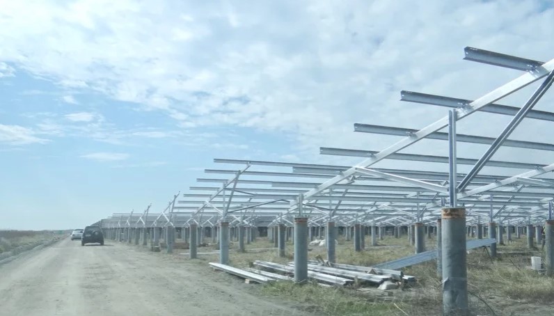 目前積極趕工的雲林離島新興區太陽能光電，預定明年可完成270MW成為國內最大的光電場。記者蔡維斌／攝影