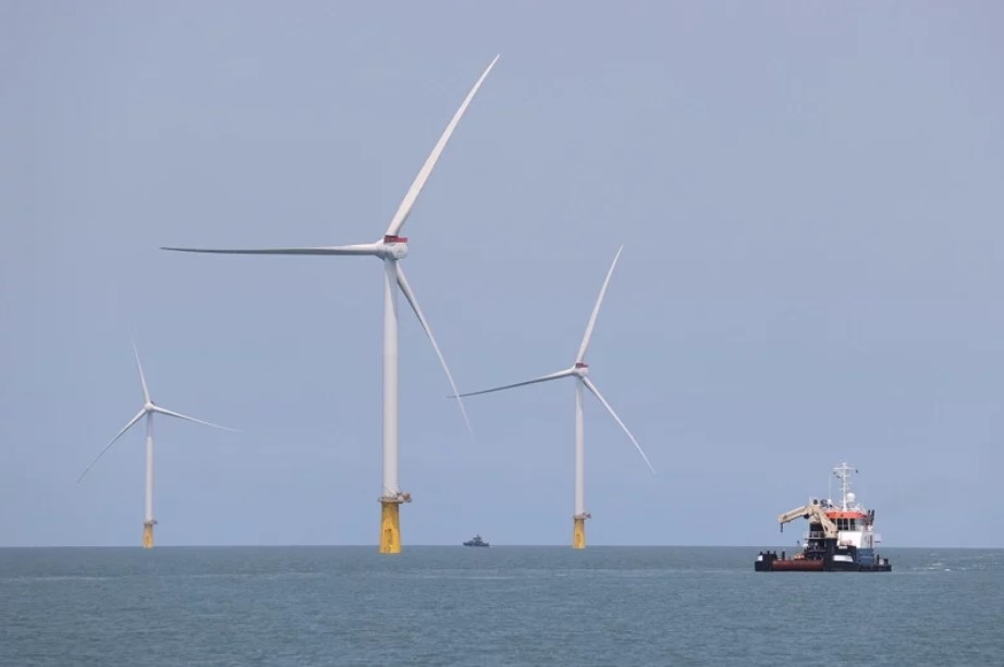 能源局昨（21）日公布《再生能源發展條例》修法草案，將刪除離岸風電不超過「領海」，也就是12海里（22.2公里）範圍緊箍咒。記者余承翰／攝影