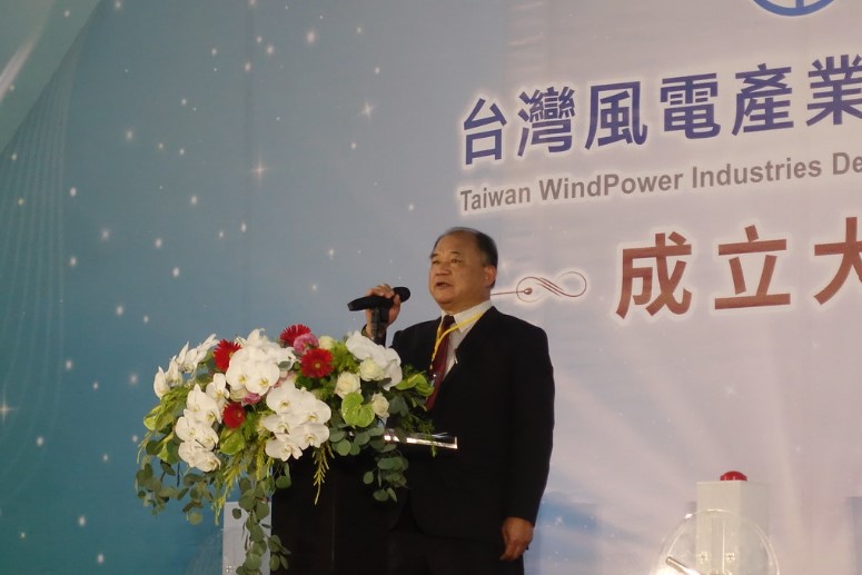 台灣風電產業發展協會理事長賴文祥表示，目標是要讓風機從上到下都可以在台灣生產。攝影：李蘇竣