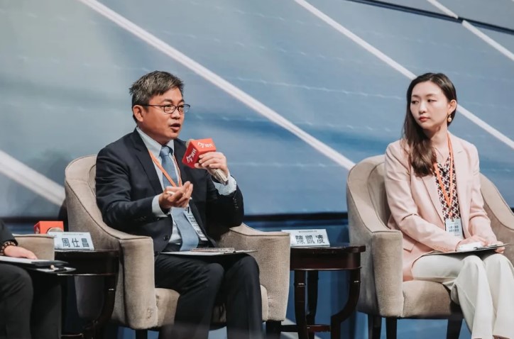 圖為經濟發展局長陳凱凌到現場分享台南市如何做到全國太陽能裝置容量第一的經驗