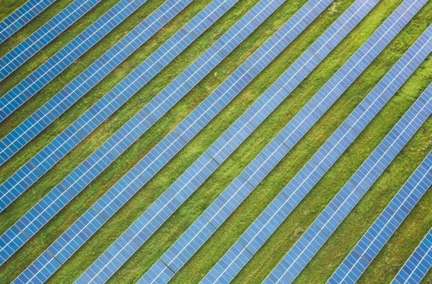 全球綠能翻新頁，2021 年太陽能、風電發電占比首次超過 10%