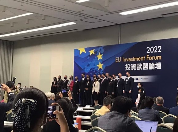 產官學界與歐洲事務處官員25日於「投資歐盟論壇」，探討台灣與歐盟合作的可能性。（Photo by 簡嘉佑／台灣醒報）