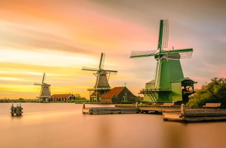 土地面積狹小的荷蘭，太陽能發電量比例達到全國發電量的14％，排在全球第一。（示意圖／翻攝自Pixabay）