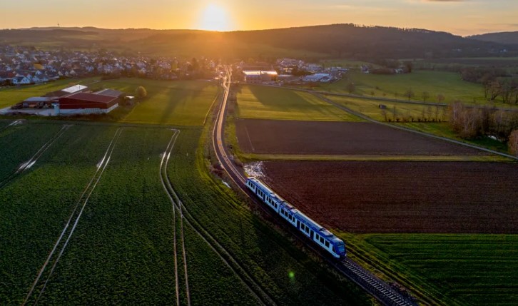全球首列氫動力列車於2018年開始測試，並在2022年於德國商轉。（圖／美聯社）