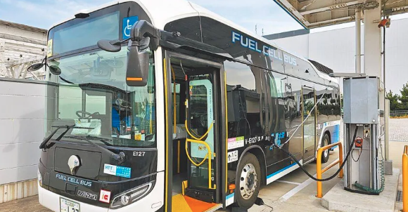 氫燃料電池大客車今年有望試辦上路。圖為東京豐洲巴士加氫站。（圖／報系資料照片）